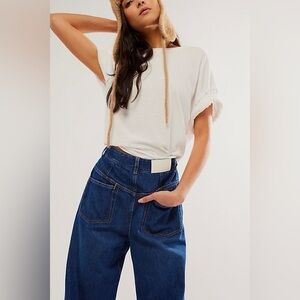 NWT CLOSED Relaxed Jeans - Reversed X size 27
$395 
Made in Italy